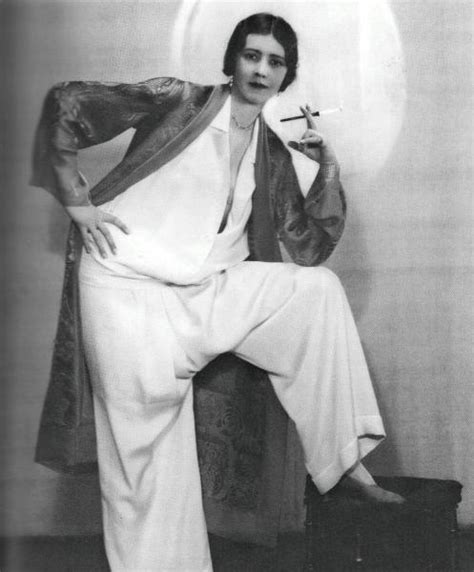 The La Garçonne Style of the 1920's 